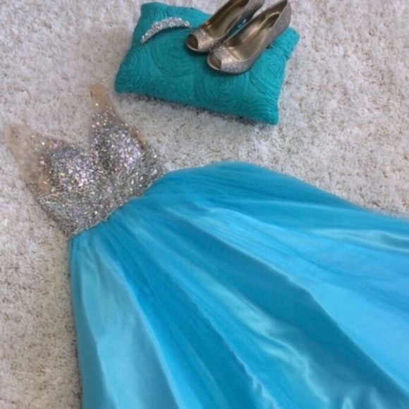 Dresses & Skirts - Beautiful jeweled prom dress with a plunging back